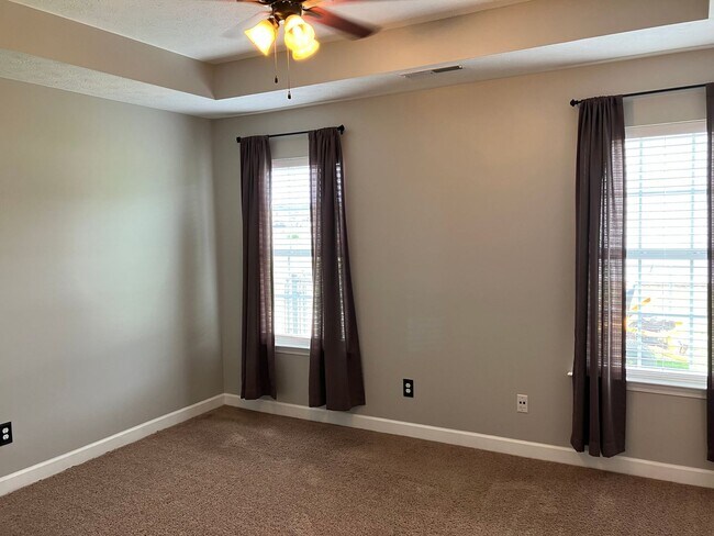 Building Photo - Rockvale Home with Large Yard