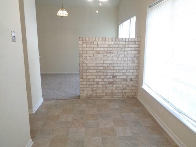 Building Photo - 23730 Farm Hill Dr