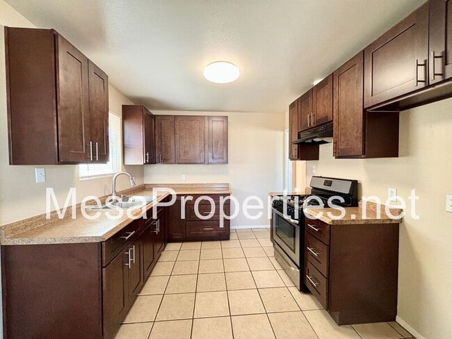 Building Photo - 1210 Oasis Dr