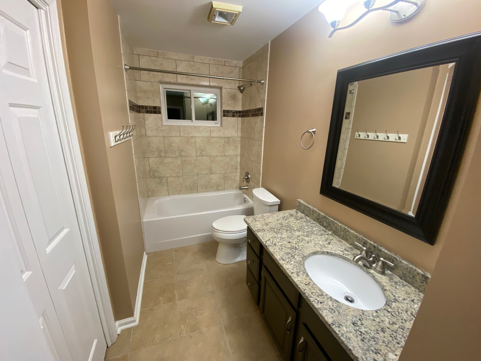 Building Photo - 4440 Pinehollow Ct