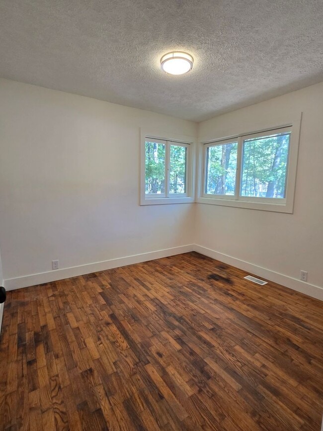 Building Photo - 1499 N Scenic Dr