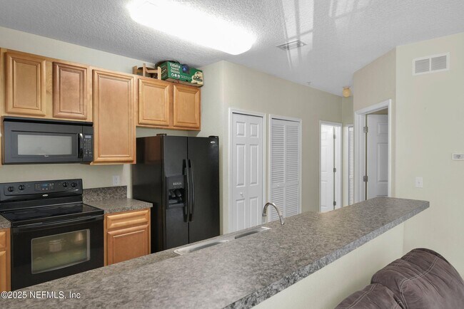 Building Photo - 8241 Pelican Landing Rd