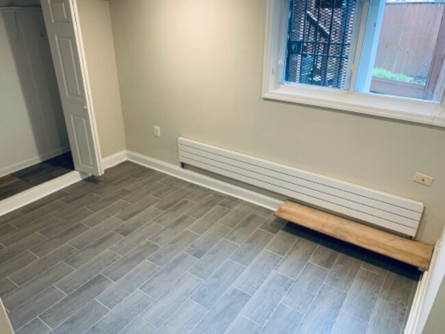 Building Photo - 2807 Ontario Rd NW