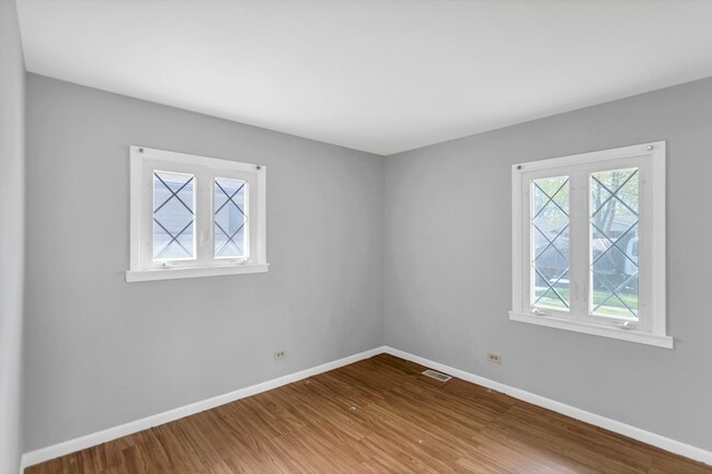 Building Photo - 601 Sycamore Dr