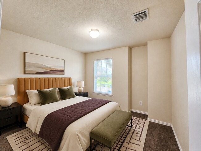 Building Photo - 2119 Del Mar Dr