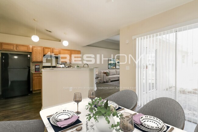 Building Photo - 14145 Spring Hill Dr