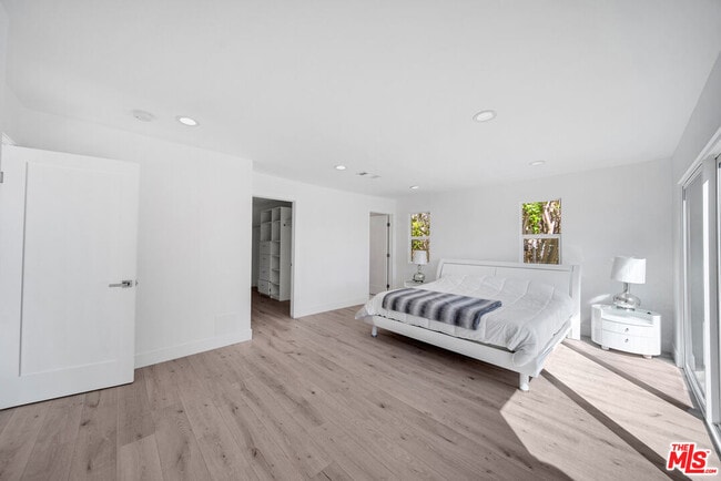 Building Photo - 23500 Aetna St