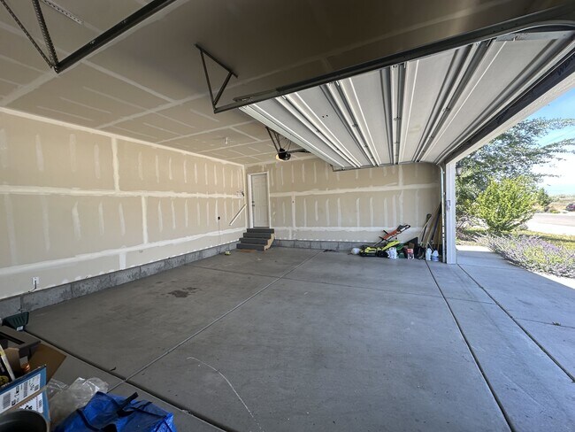 Building Photo - 3321 W 1690 N