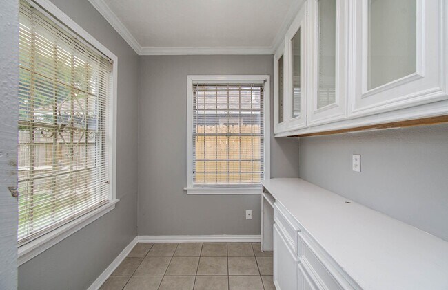 Building Photo - 3626 Songwood St