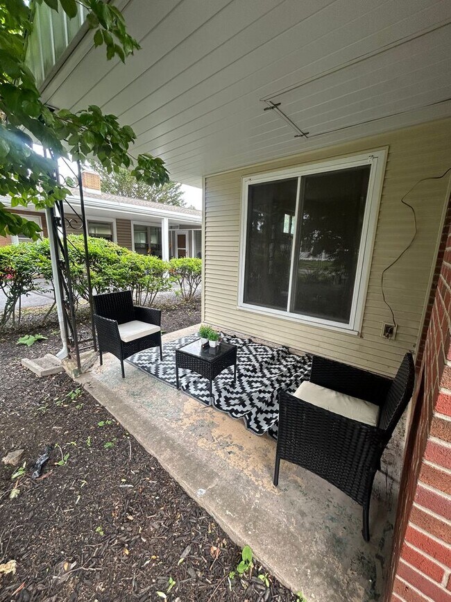 Building Photo - Charming Downtown State College Ranch Home Available August 2026