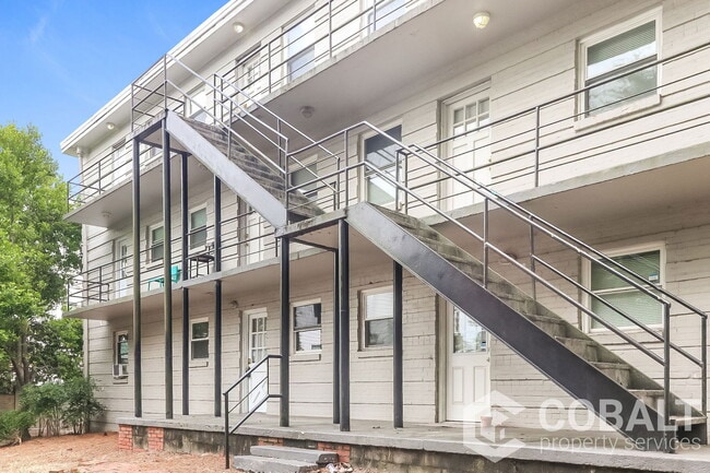 Building Photo - 1982 Rockledge Rd NE