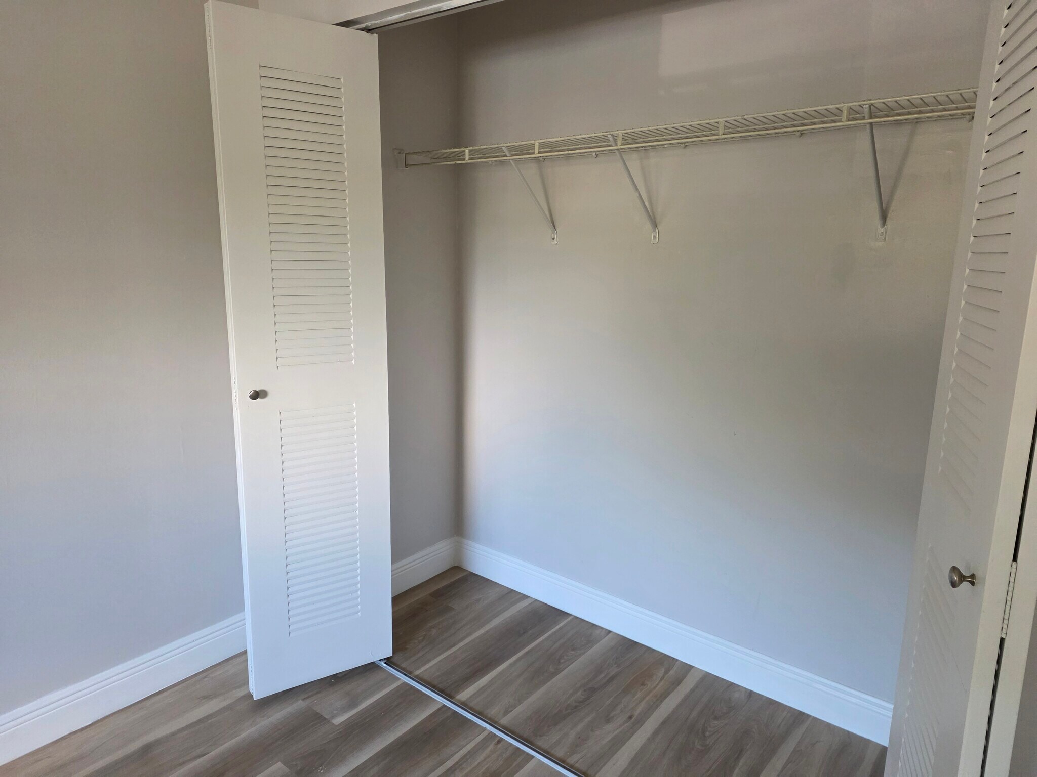 Guess bedroom closet - 2222 N Cypress Bend Dr