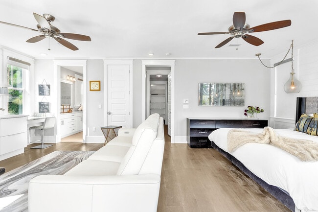 Building Photo - 4 Clipper St