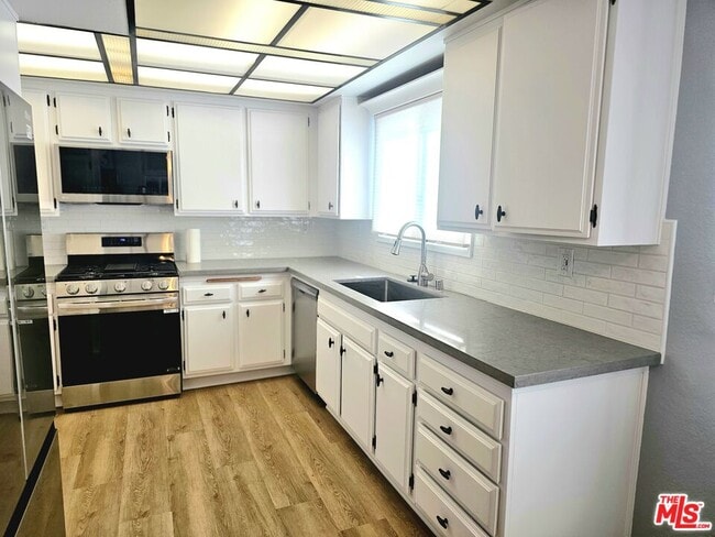 Building Photo - 10201 Mason Ave