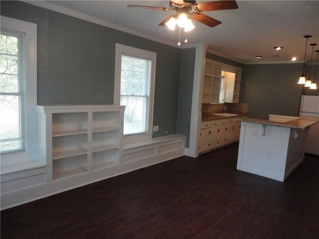 Building Photo - 200 E 33rd St