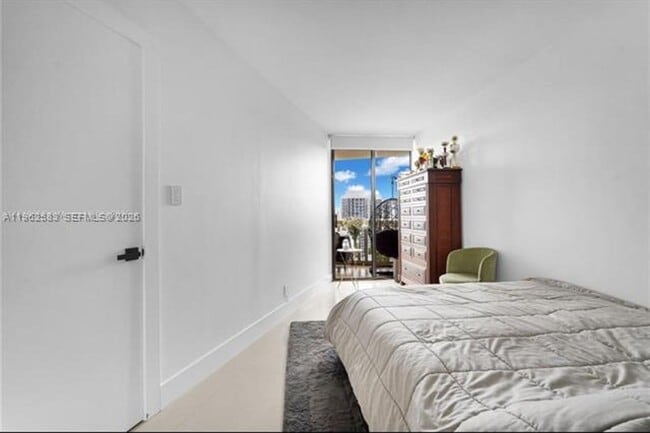 Building Photo - 1000 W Island Blvd