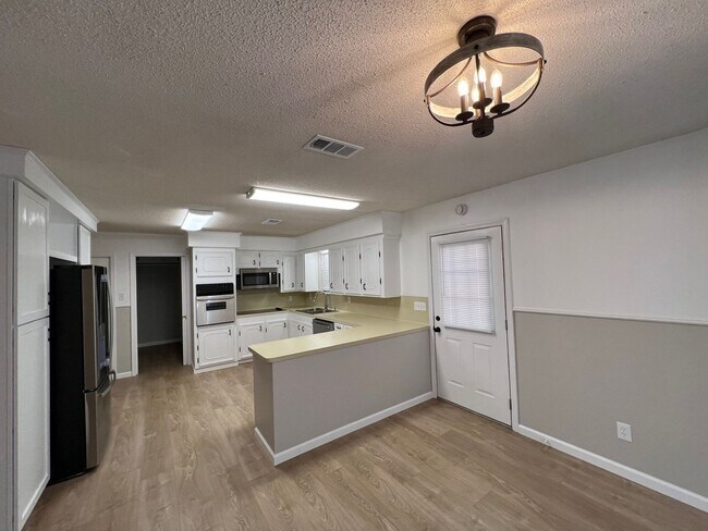 Building Photo - 9240-9250 Lockhart Rd