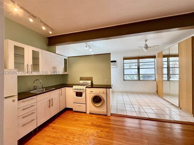 Building Photo - 135 3rd St