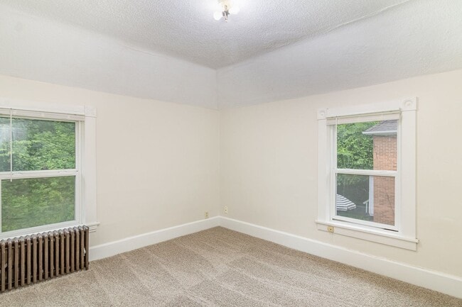 Building Photo - Charming 3 Bedroom | 1 Bathroom