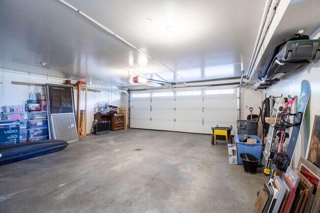 Building Photo - 531 Edgehill Dr