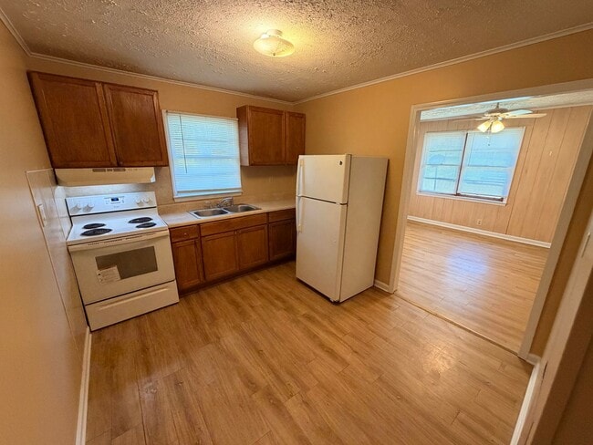 Building Photo - Just off the Covington Square!!!