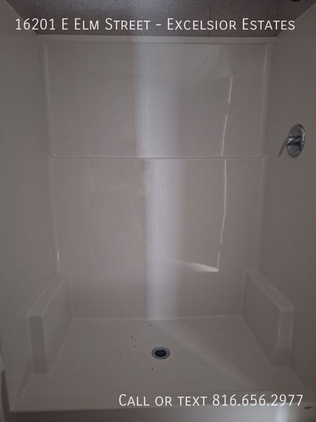 Building Photo - 16201 Elm St