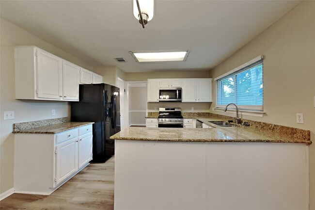 Building Photo - 3407 Fort Richmond Dr