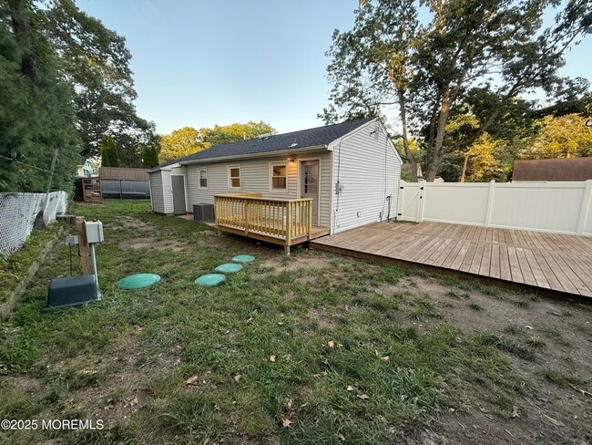 Building Photo - 203 Sunset Ln