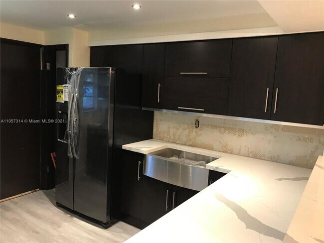Building Photo - 2 bedroom in North Miami Beach FL 33179