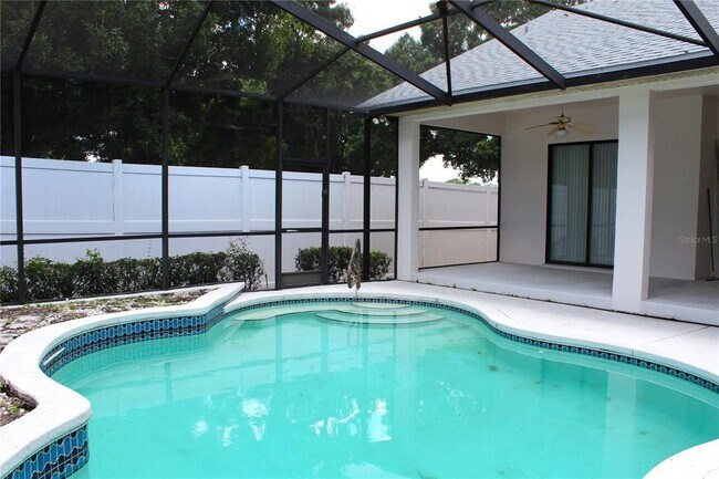 Building Photo - 2228 Lake Holloway Blvd