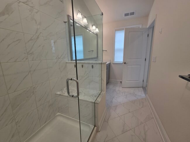 Building Photo - 12 Putnam Ln