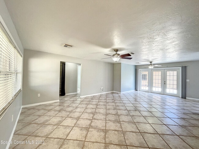 Building Photo - 305 Belmont Dr