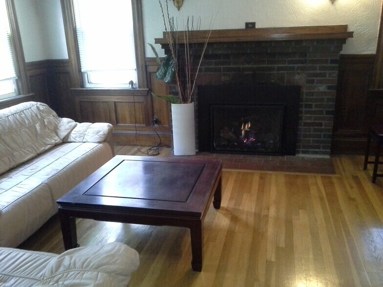 Building Photo - 33 Greycliff Rd