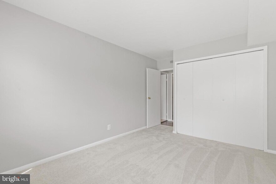 Building Photo - 5801 Quantrell Ave