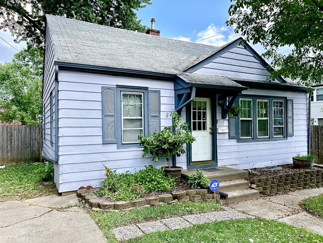 Building Photo - 415 21st St