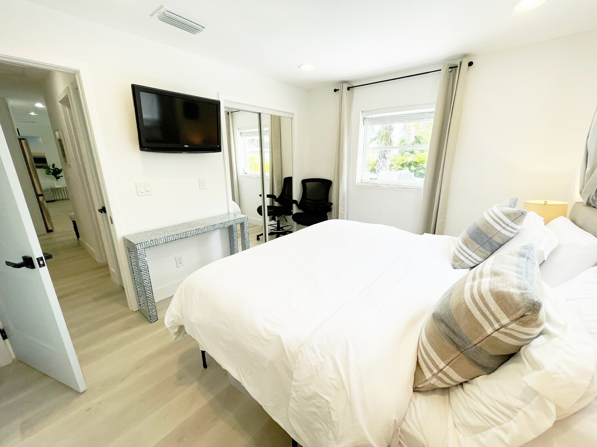 Building Photo - 5901 28th Ave N