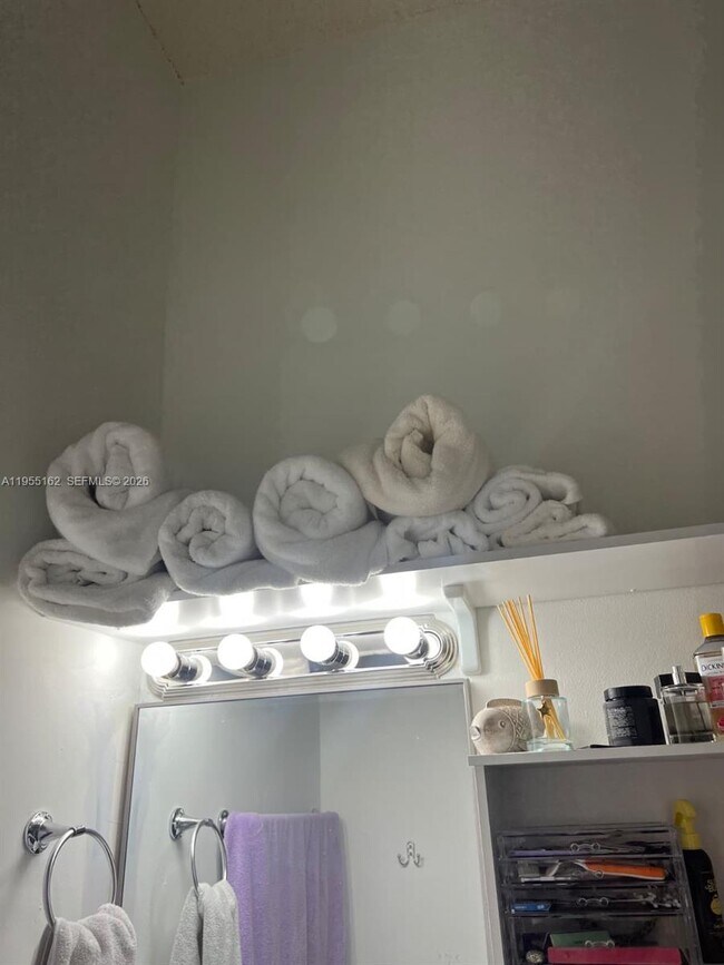 Building Photo - 246 Poinciana Island Dr