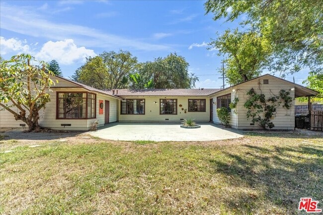 Building Photo - 13253 Magnolia Blvd