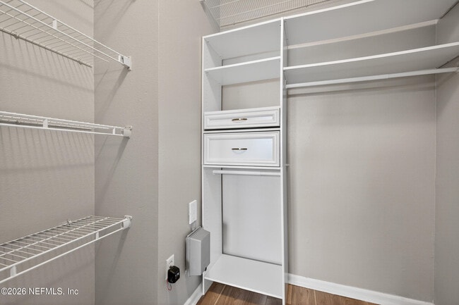 Building Photo - 10550 Baymeadows Rd