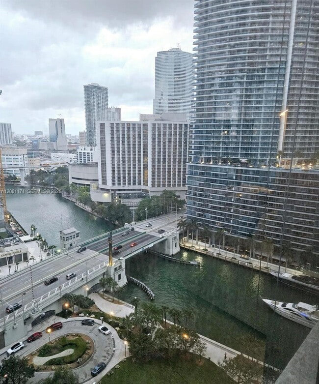 Building Photo - 475 Brickell Ave