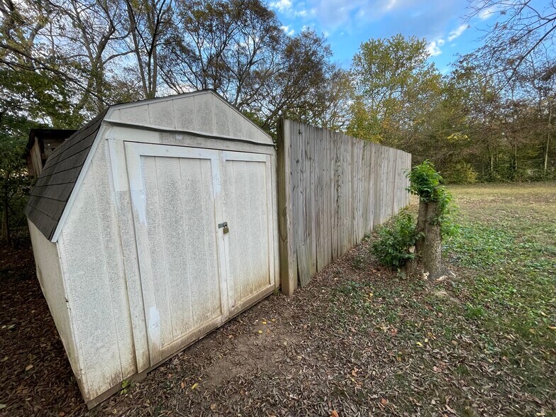 Building Photo - 129 Gordon Ter