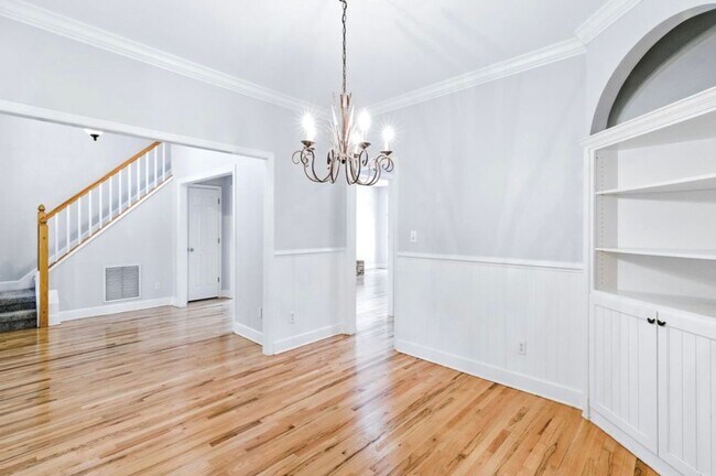 Building Photo - The Perfect Tallahassee 4 BR Family Home with Pool, Porch & Privacy