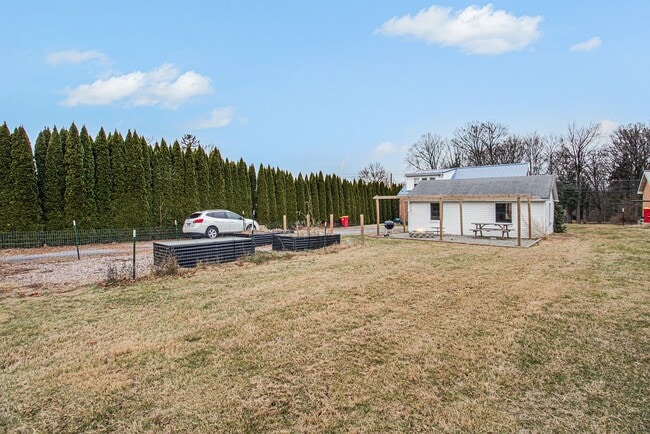 Building Photo - House For Rent