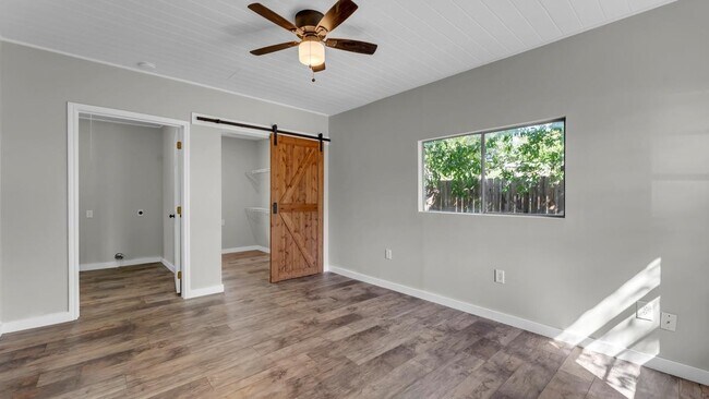 Building Photo - 206 5th St