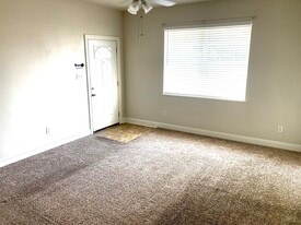 Building Photo - 138 Briarwood Ct