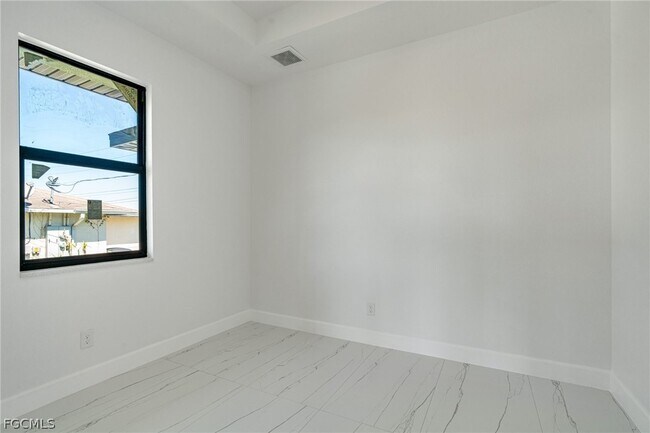 Building Photo - 4725-4727-4727 27th St SW