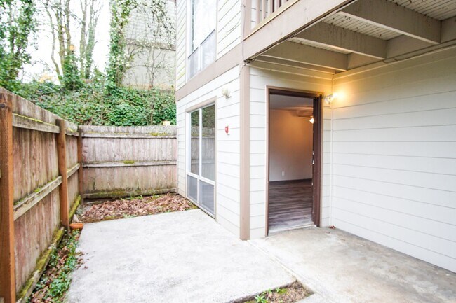 Building Photo - 3110 SW 13th Ave
