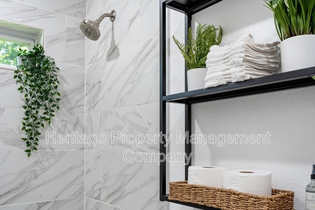 Building Photo - 338 Tomrob Dr