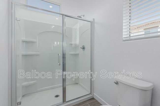 Building Photo - 1318 S 105th Pl