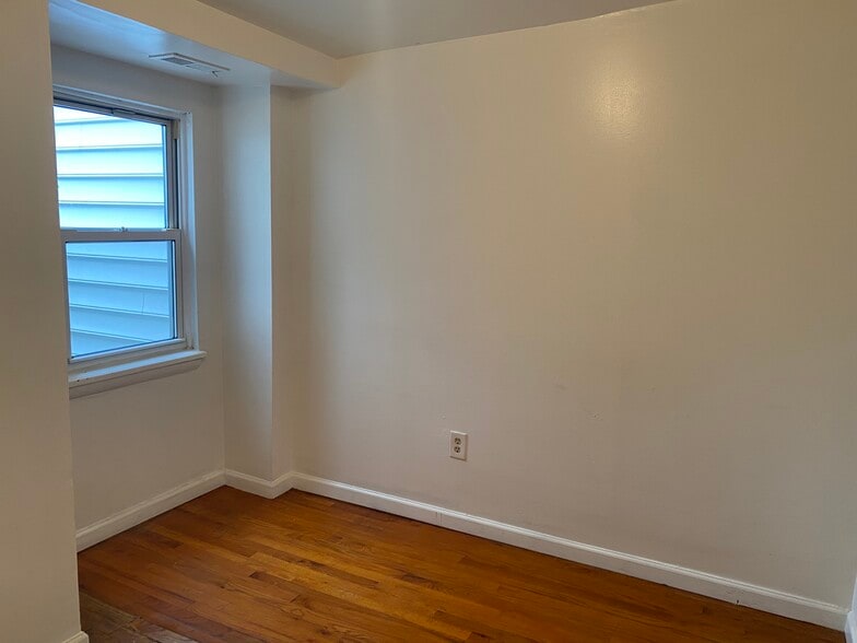 17. Unit 3 Den - 1004 S. 11th Street